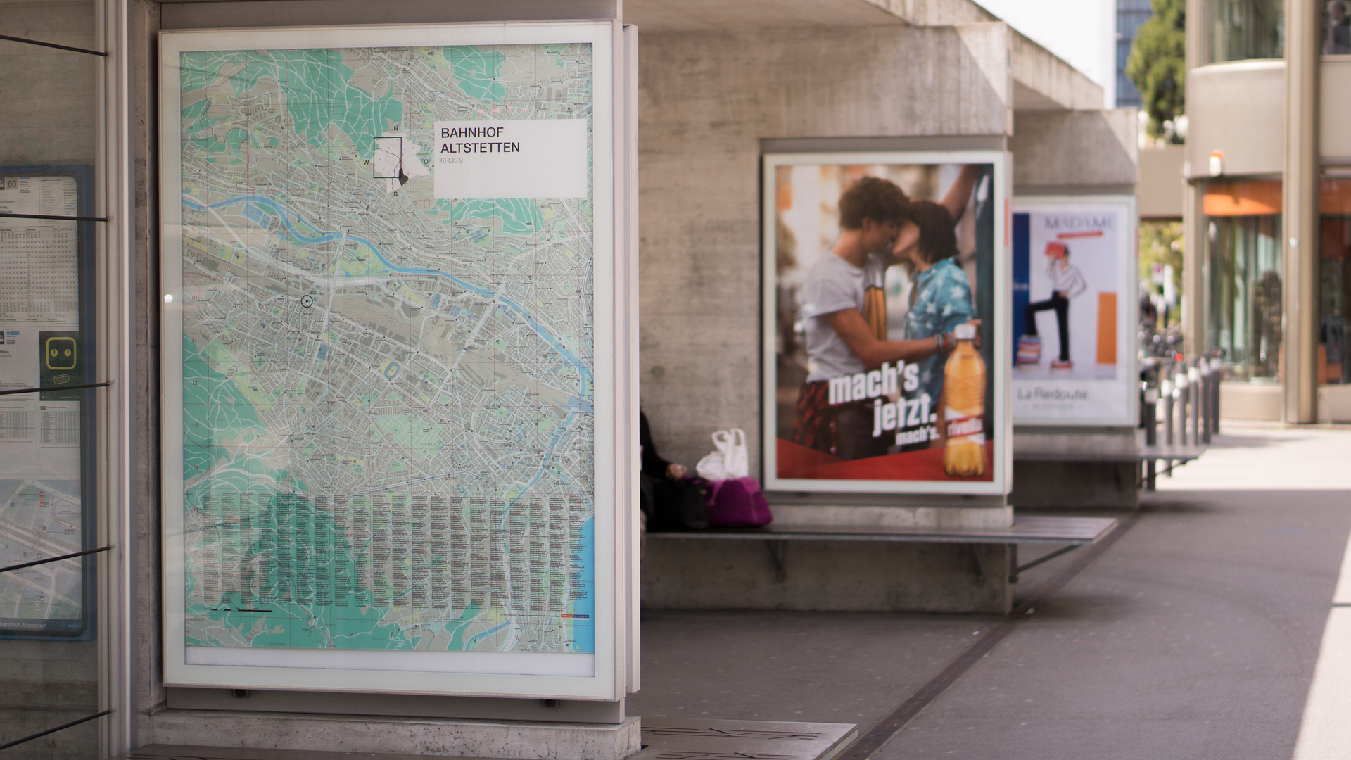 Reklama w miejscach publicznych – jakie są możliwości i jak wykorzystać przestrzeń miejską do promocji?